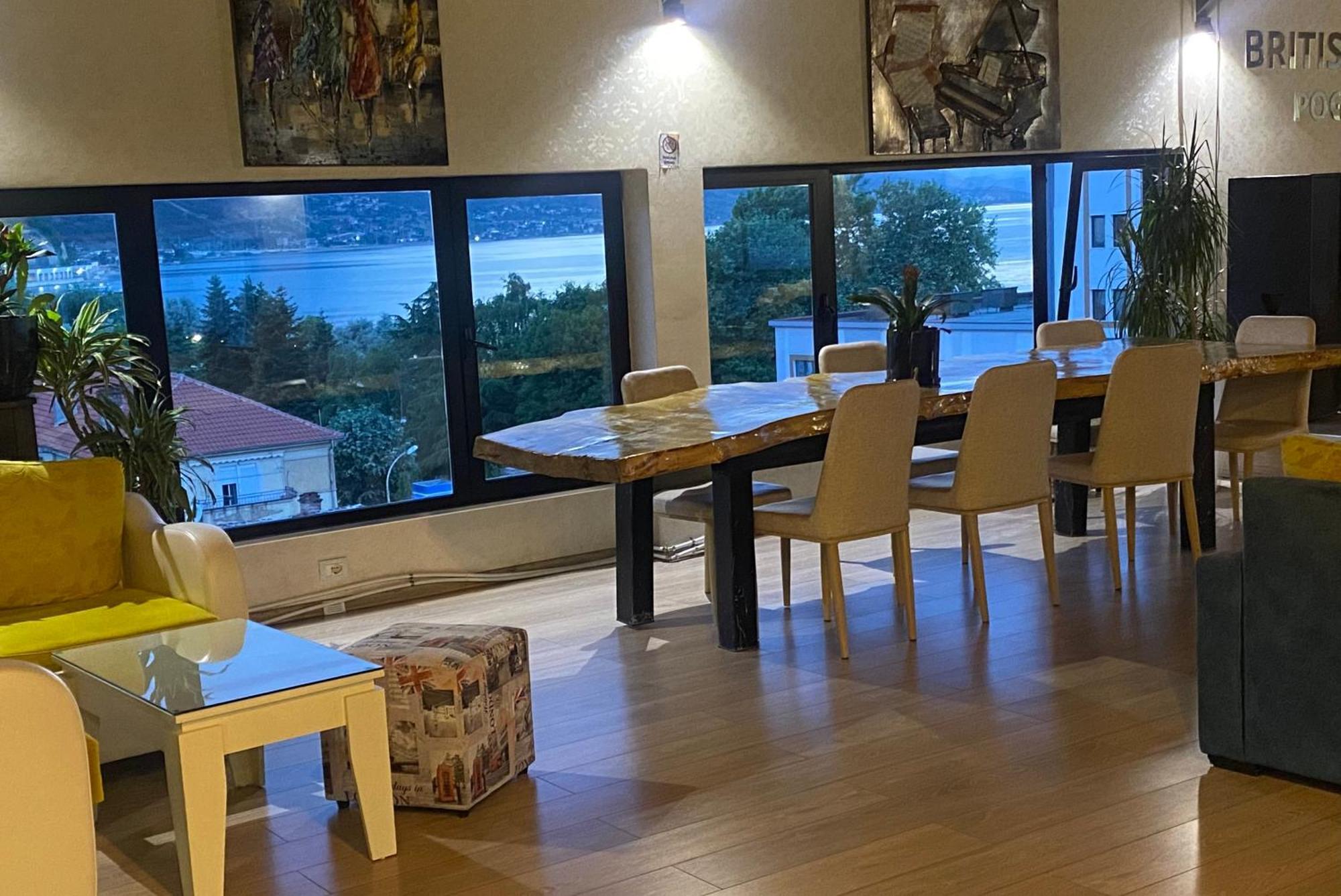 British Hotel 波格拉德茨 外观 照片